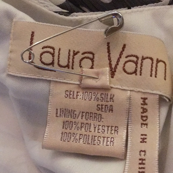 Silk elegant dress by Laura Vann - Picture 8 of 11